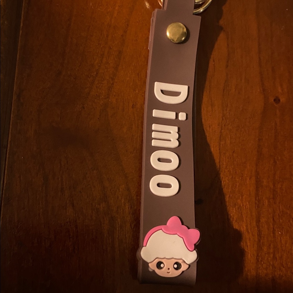 Dimoo Character Keychain - Picture 3 of 3